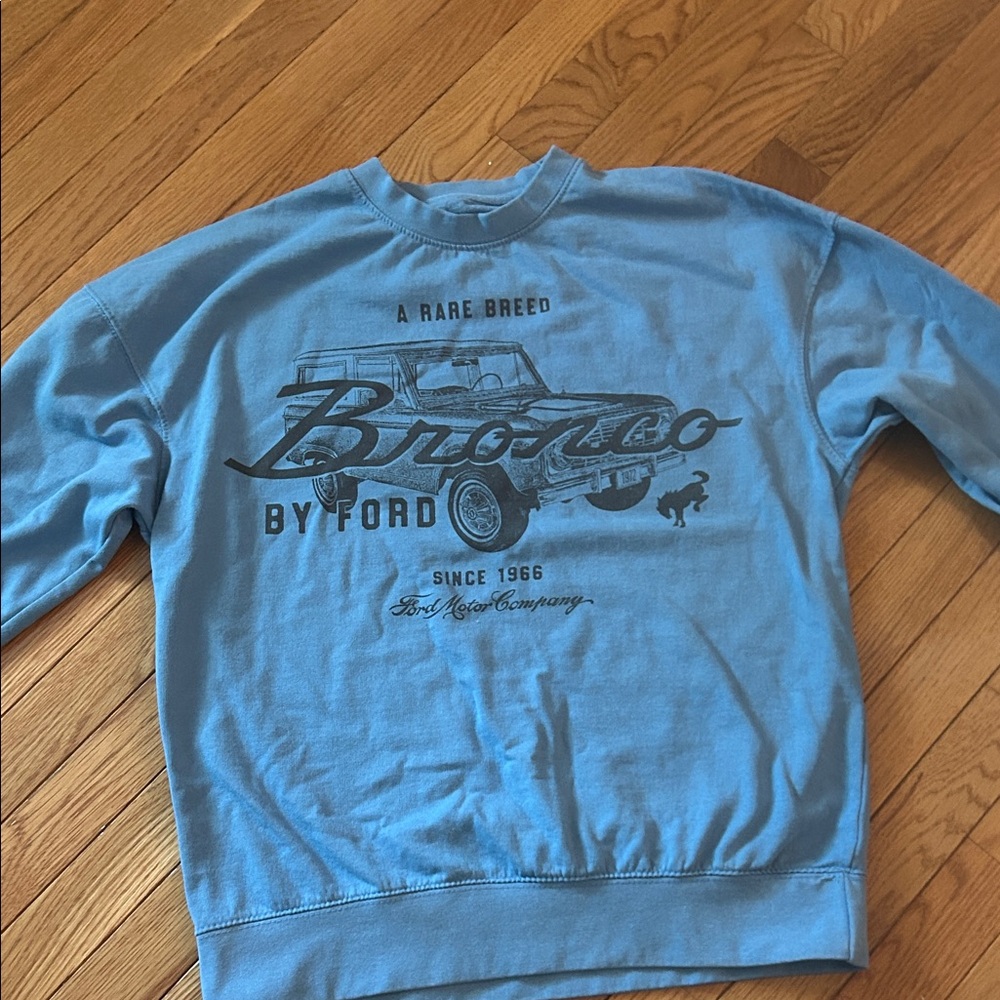 Ford Bronco women’s graphic crew neck